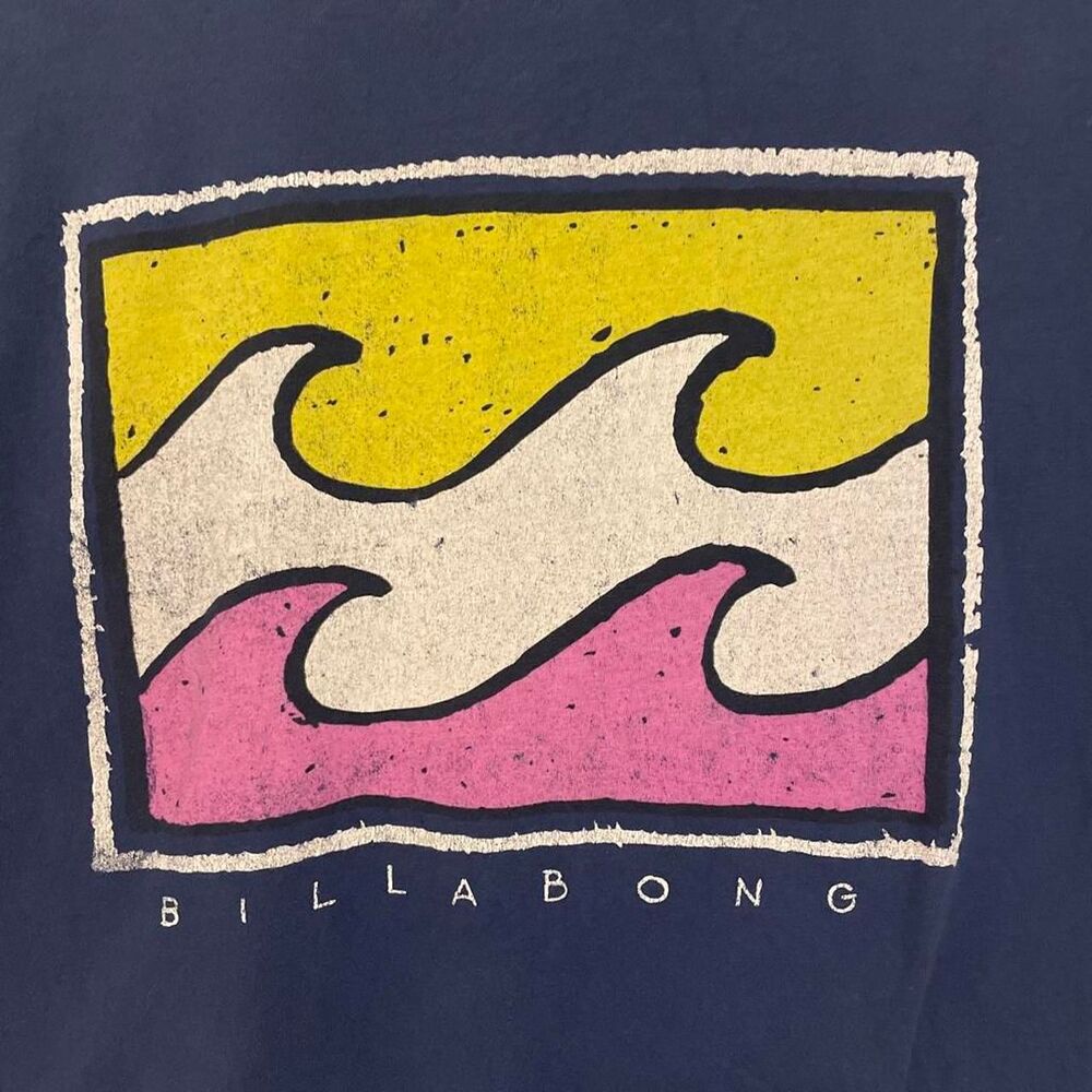 Billabong Men's Navy and Blue T-shirt